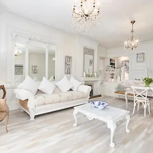https://the-stray-view-harrogate.yorkshirehotels.net